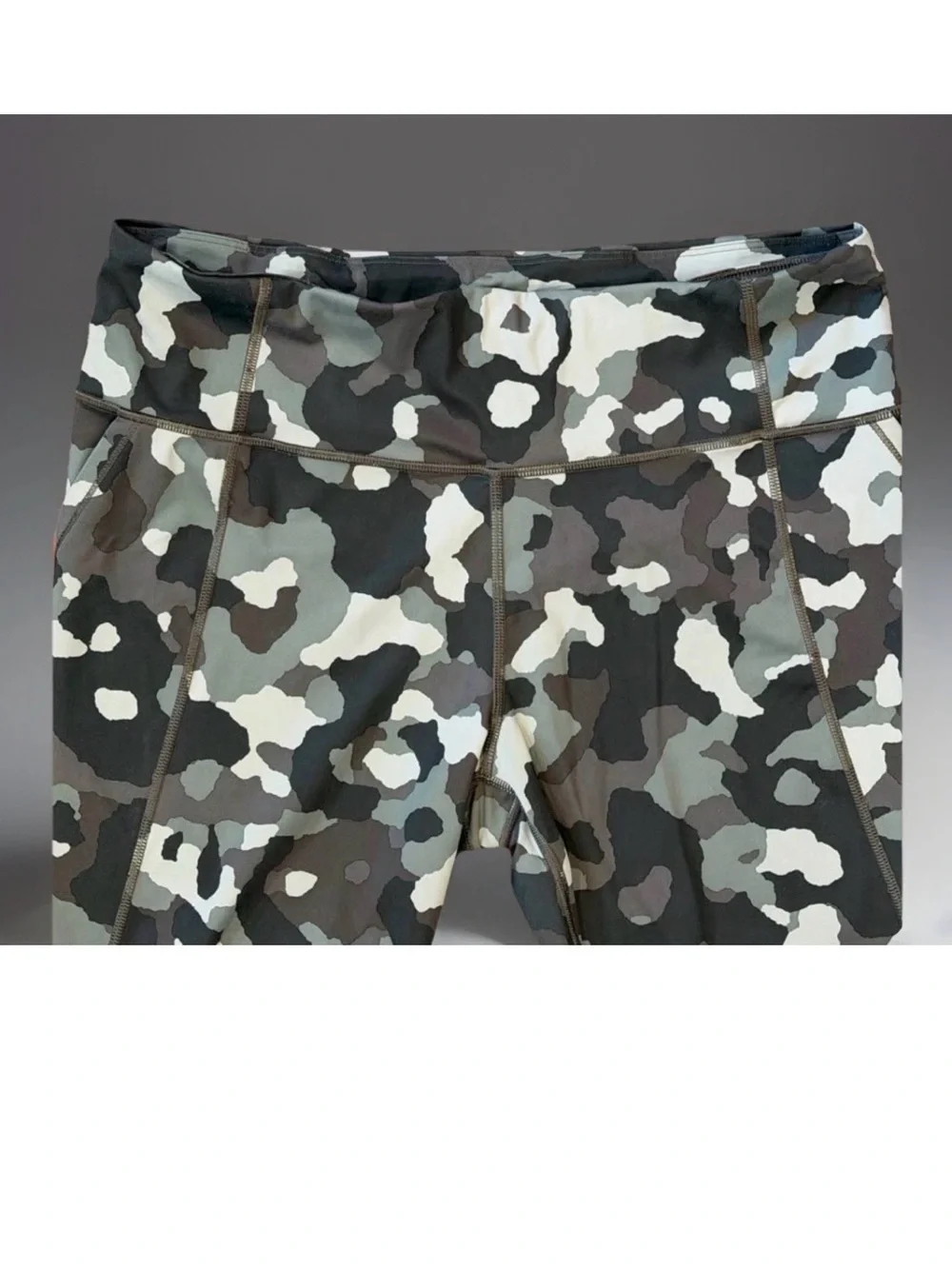 ATHLETA Lightning Camo 7/8 Size XL Leggings